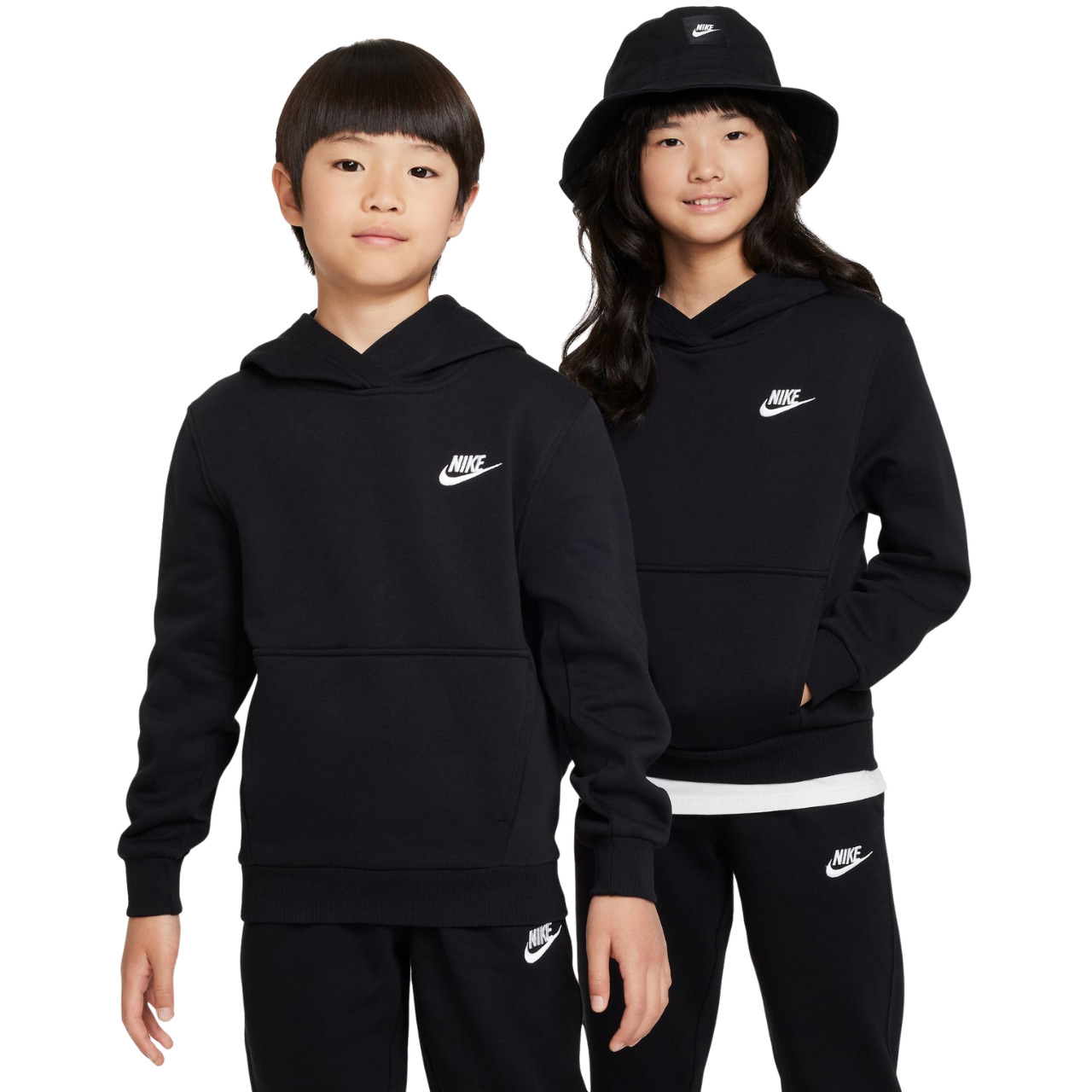 ND05_B0006-XS FD3000 010 Bluza dla dzieci Nike Sportswear Club Fleece czarna FD3000 010 r.XS