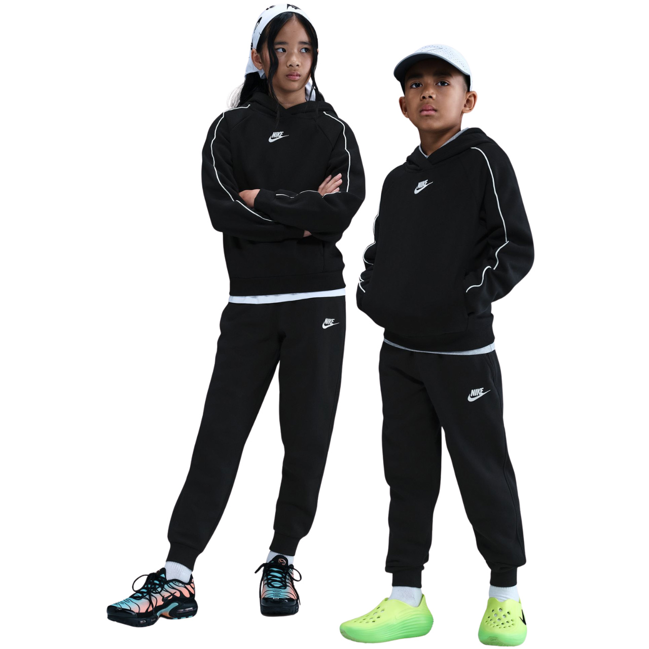 ND05_D1816-XS HQ9318 010 Dres dla dzieci Nike Sportswear Club Fleece czarny HQ9318 010 r.XS